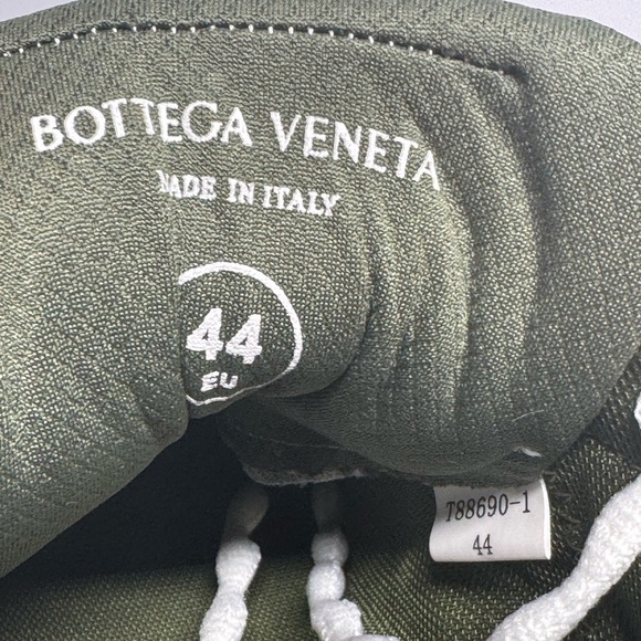 Green and Silver Sneakers. No Brand. - Picture 4 of 9